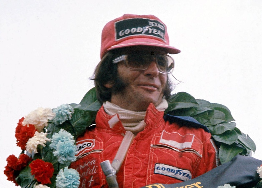 1975-Emerson-Fittipaldi-Silverstone_