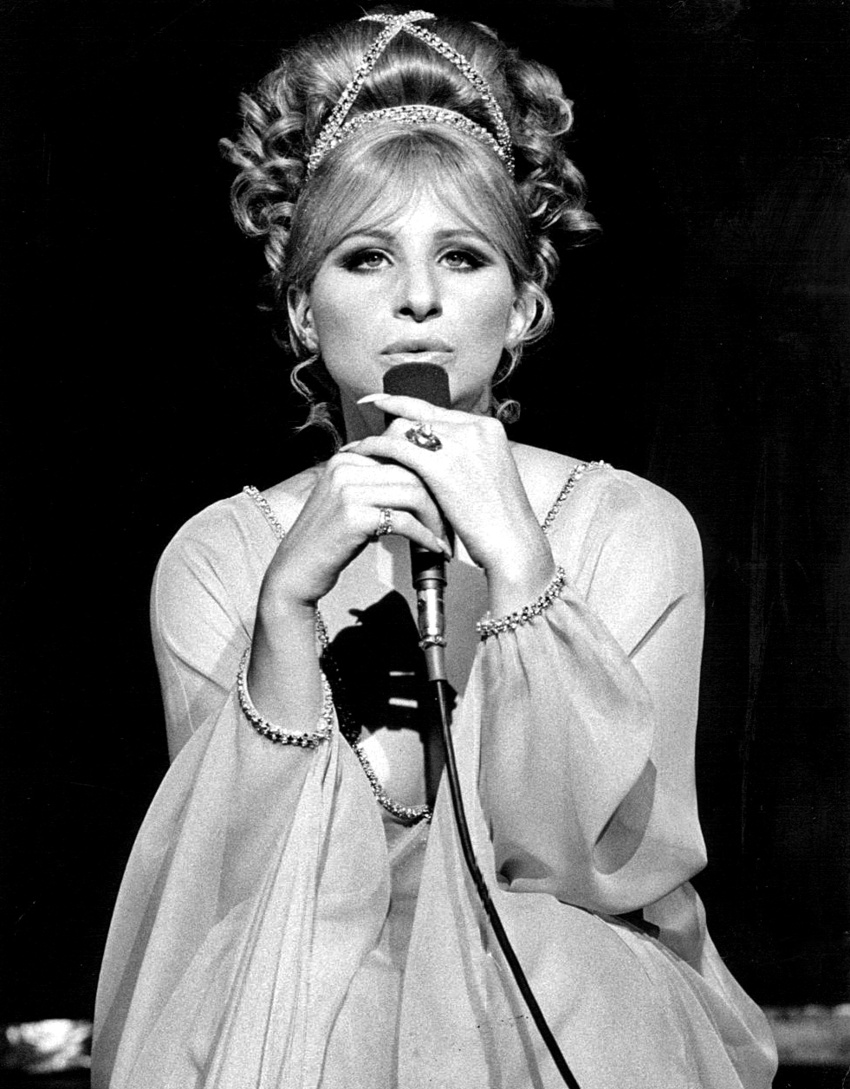 Barbra_Streisand_singing-_1969