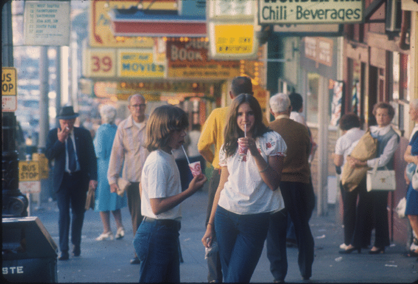 Seattle_-_Pedestrians_on_First_Avenue,_1975