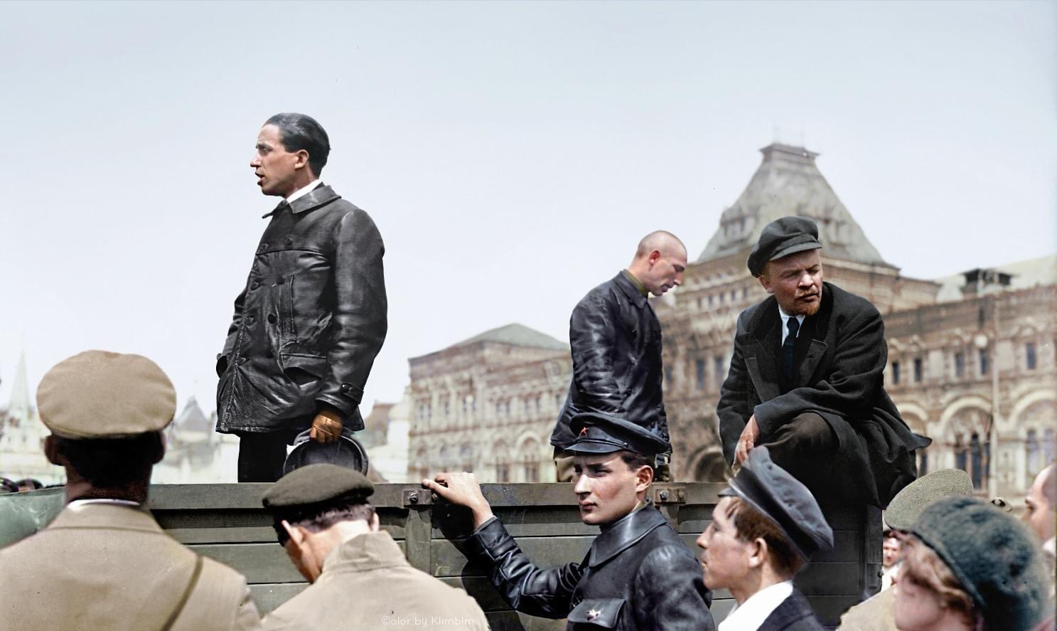 Ленин во время революции. Ленин Klimbim. Ленин на красной площади 1919. Ленин на красной площади 1918.
